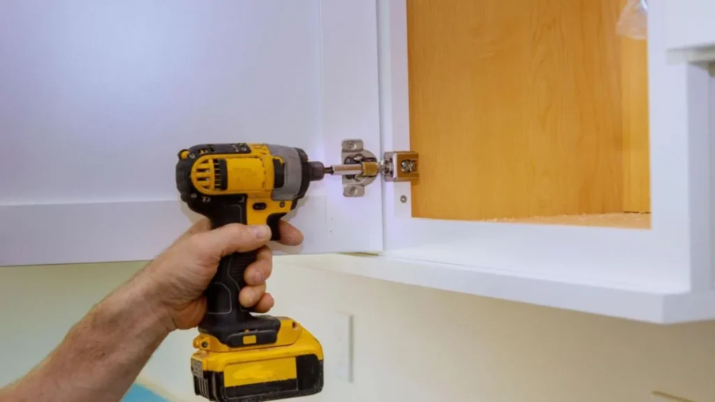 Adjusting cabinet door fit